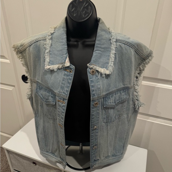 POL Light Blue Denim Vest with Dream Catcher Embroidered Back - Picture 1 of 3